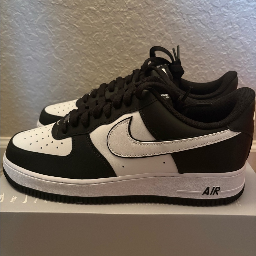 Nike Air Force 1 Blk/White ‼️STEAL‼️Size 11M